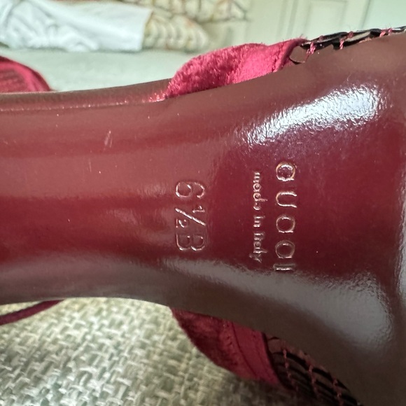 Gucci sequin, velvet and silk heeled sandals. Size 6 1/2. - Picture 5 of 11